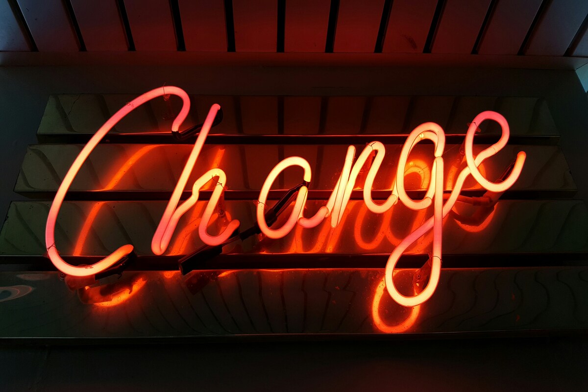 Et skilt hvor det står "change"